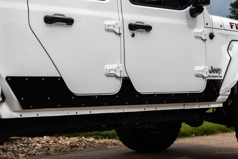 Fishbone Offroad 2018+ Jeep Gladiator JT Scale Armor FB23190 FB23190 Photo - lifestyle view