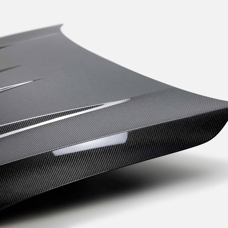 Seibon 22-23 Volkswagen Golf GTI/R Carbon Fiber Hood HD22VWG8-DV User 1