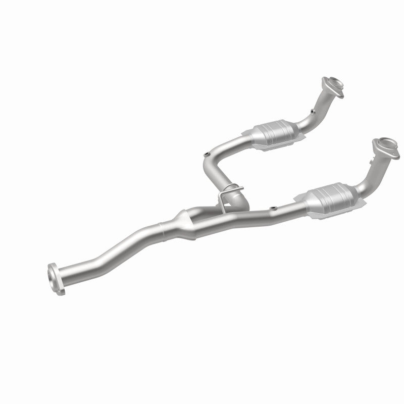 MagnaFlow Jeep Liberty HM Grade Federal / EPA Compliant Direct-Fit Catalytic Converter 23957 360 Degree Image Set