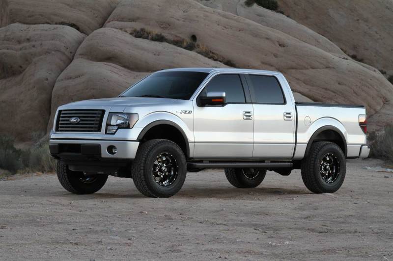 Fabtech 4" Performance System w/ Front Dirt Logic 2.5 Coilovers & Rear Dirt K2184DL Photo - lifestyle view