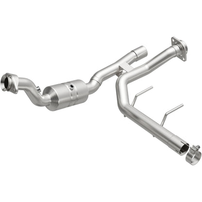 MagnaFlow Ford F-150 OEM Grade Federal / EPA Compliant Direct-Fit Catalytic Converter 52592 Photo - Primary