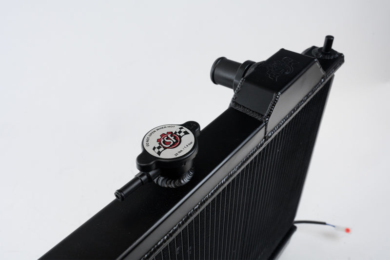 CSF 96-07 Mitsubishi Evo 4/5/6/7/8/9 Full-Slim Radiator w/12in Fan & Shroud/-16AN - Black 7075B 7075B Photo - Close Up