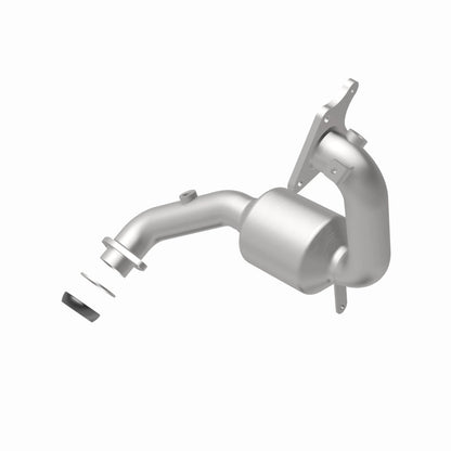 MagnaFlow Nissan Juke OEM Grade Federal / EPA Compliant Direct-Fit Catalytic Converter 52439 360 Degree Image Set