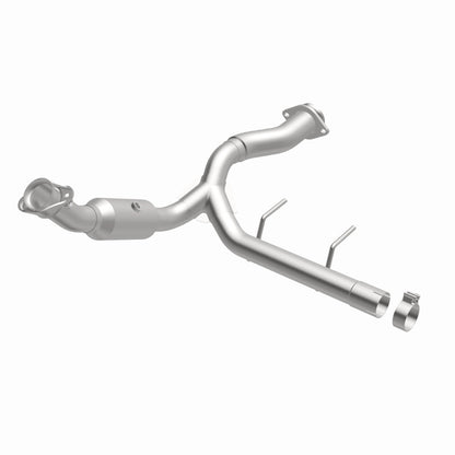MagnaFlow Ford F-150 OEM Grade Federal / EPA Compliant Direct-Fit Catalytic Converter 21-470 360 Degree Image Set