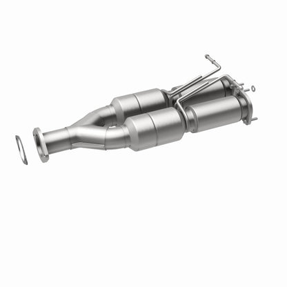 MagnaFlow Volvo XC90 OEM Grade Federal / EPA Compliant Direct-Fit Catalytic Converter 51850 360 Degree Image Set
