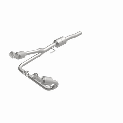 MagnaFlow Dodge Durango OEM Grade Federal / EPA Compliant Direct-Fit Catalytic Converter 51348 360 Degree Image Set