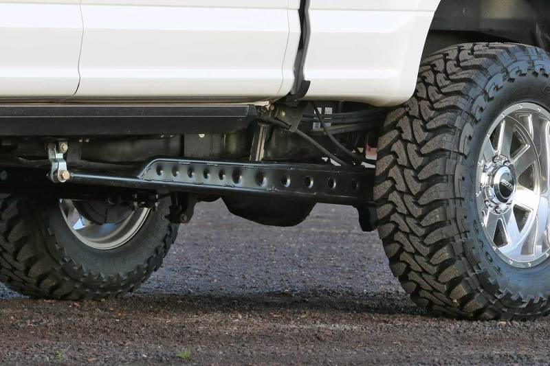 Fabtech 2017 Seperduty Traction Bar FTS62008 Photo - lifestyle view