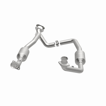 Magnaflow 2003 Ford E-350 Super Duty 5.4L Direct Fit Converter 4583378 4583378 360 Degree Image Set