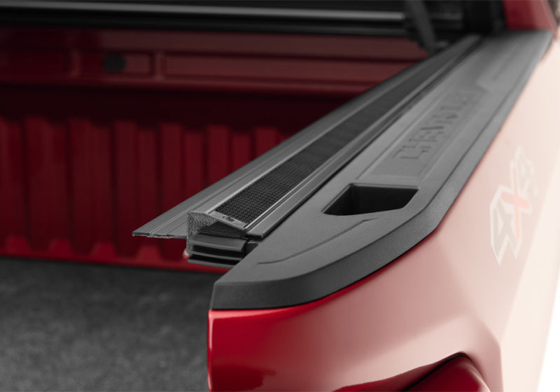Truxedo Sentry CT 19 GM Sierra/Silverado 1500 New Body Style 6'7" Bed 1572616 Photo - Close Up