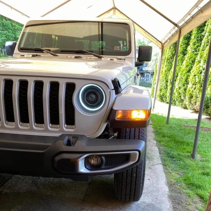 ORACLE Lighting Oracle 7443-CK LED Switchback High Output Can-Bus LED Bulbs - Amber/White Switchback 5111-023 5111-023 Photo - lifestyle view