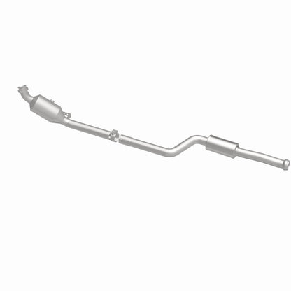 MagnaFlow Mercedes-Benz C300 OEM Grade Federal / EPA Compliant Direct-Fit Catalytic Converter 21-497 360 Degree Image Set