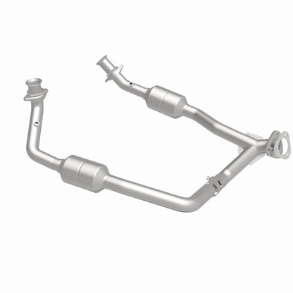 Magnaflow 2003 Ford E-350 Super Duty 5.4L Direct Fit Converter 4583378 4583378 360 Degree Image Set