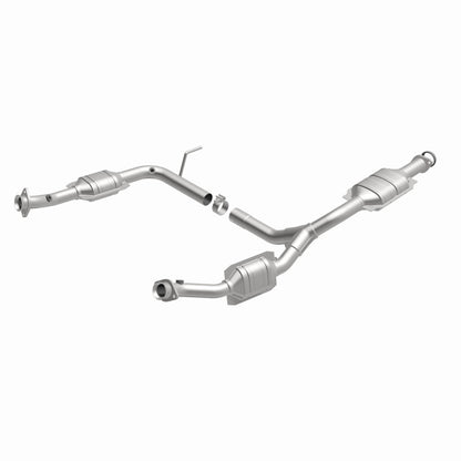 MagnaFlow OEM Grade Federal / EPA Compliant Direct-Fit Catalytic Converter 49575 360 Degree Image Set
