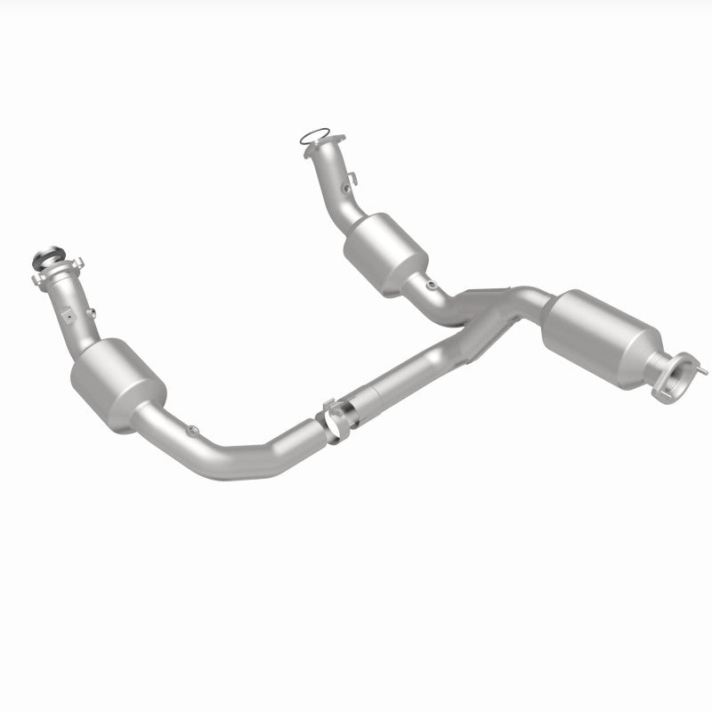 Magnaflow 2021 Chevrolet Express 2500 4.3L Underbody Direct-Fit Catalytic Converter 280429 280429 360 Degree Image Set