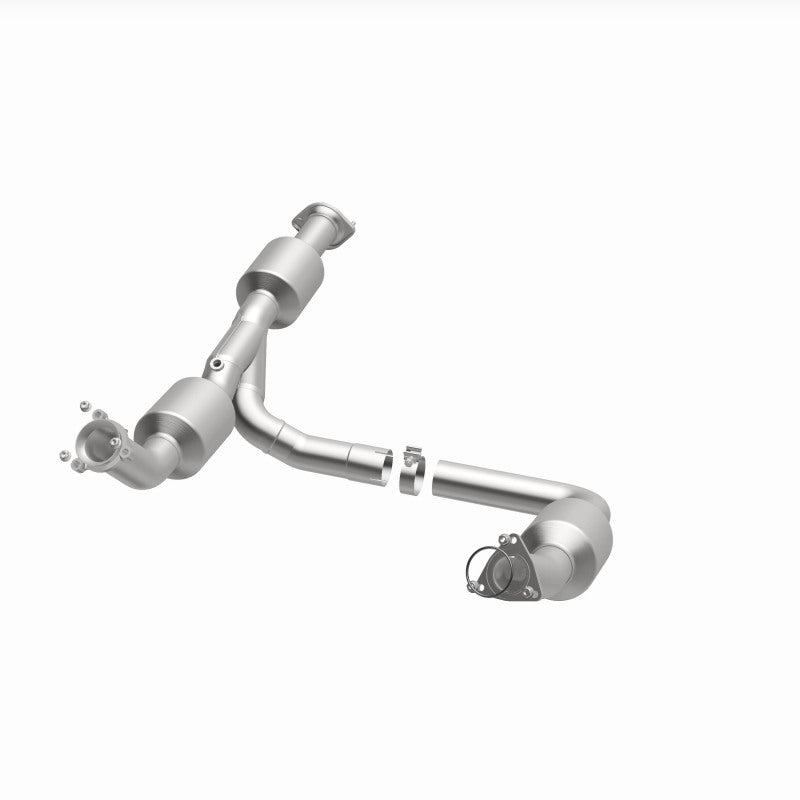 Magnaflow 18-20 Chevrolet Express 2500 Single Underbody 4.3L Direct Fit Catalytic Converter 280210 280210 360 Degree Image Set