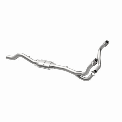 MagnaFlow Dodge Durango OEM Grade Federal / EPA Compliant Direct-Fit Catalytic Converter 49472 360 Degree Image Set