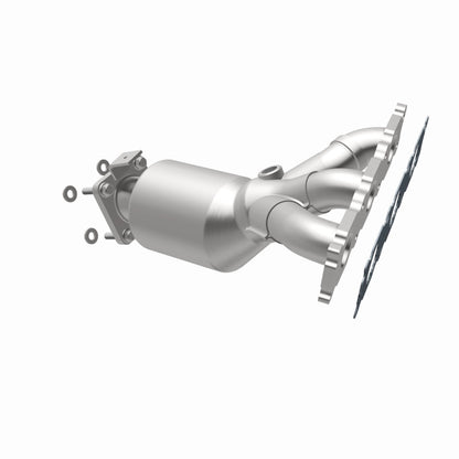 MagnaFlow Volvo XC90 OEM Grade Federal / EPA Compliant Manifold Catalytic Converter 22-174 360 Degree Image Set