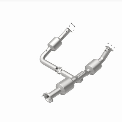 Magnaflow 18-20 Chevrolet Express 2500 Single Underbody 4.3L Direct Fit Catalytic Converter 280210 280210 360 Degree Image Set