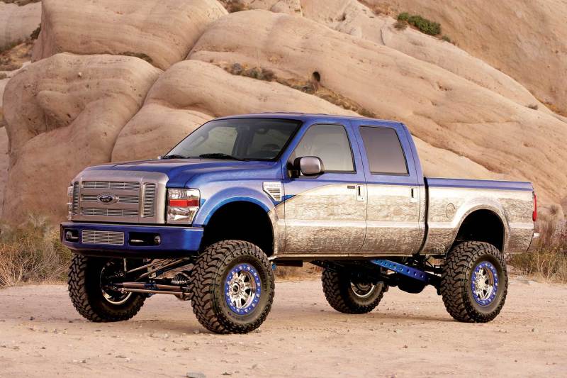 Fabtech 08-10 Ford F350 4WD 10in 4 Link System w/DL 4.0 Coilovers & Rear DL Shocks K20381DL K20381DL Photo - lifestyle view
