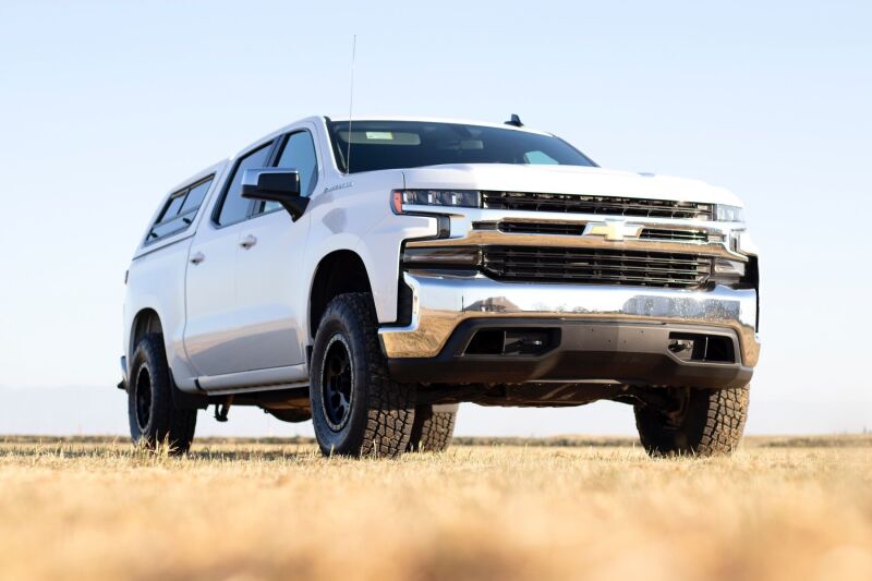 Cognito 19-24 Chevy Silv/Sierra 1500 2WD/4WD 3in Perf Ball Joint Leveling Kit w/ Fox PS 2.0 IFP 210-P0874 210-P0874 Photo - lifestyle view