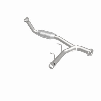 MagnaFlow Ford Expedition OEM Grade Federal / EPA Compliant Direct-Fit Catalytic Converter 49411 360 Degree Image Set