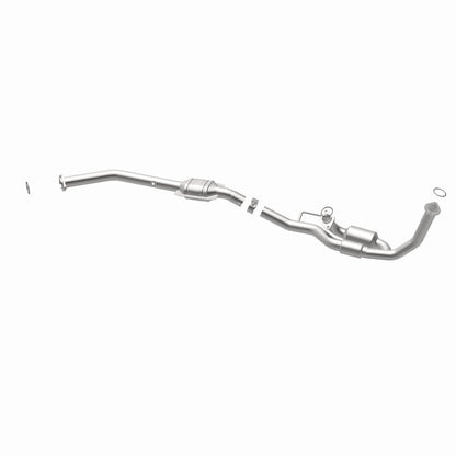 MagnaFlow Toyota Sienna OEM Grade Federal / EPA Compliant Direct-Fit Catalytic Converter 52457 360 Degree Image Set