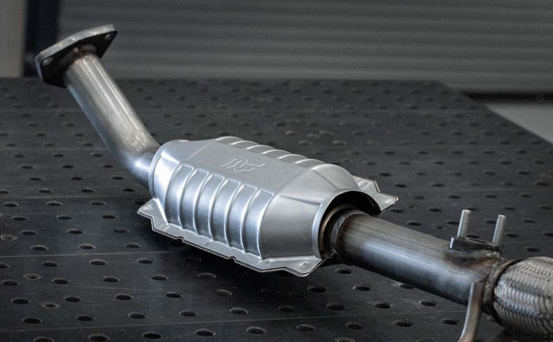MagnaFlow Standard Grade Federal / EPA Compliant Direct-Fit Catalytic Converter 23362 Features and Benefits