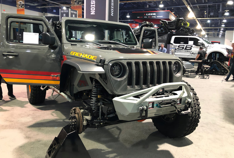 ORACLE Lighting Oracle Oculus Bi-LED Projector Headlights for Jeep JL/Gladiator JT - Matte Black - 5500K 5839-504 5839-504 Photo - lifestyle view