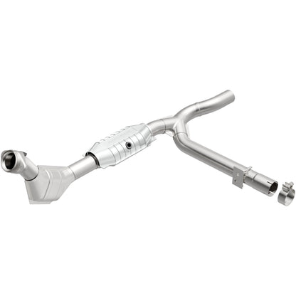 MagnaFlow Ford F-150 California Grade CARB Compliant Direct-Fit Catalytic Converter 447136 Photo - Primary