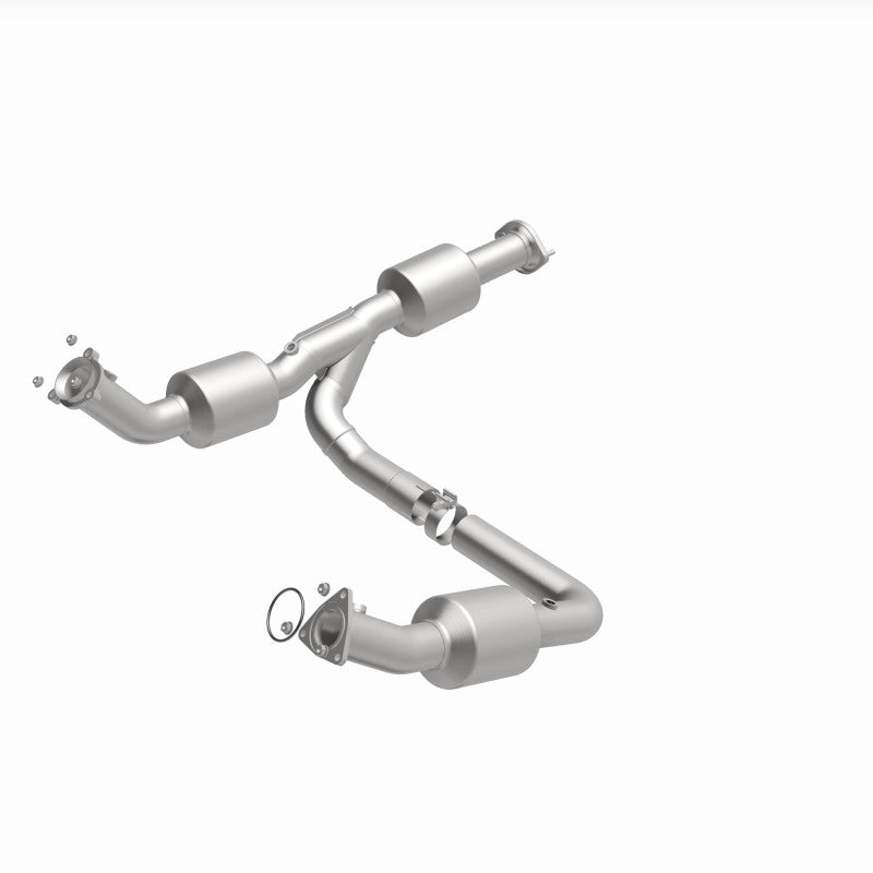 Magnaflow 18-20 Chevrolet Express 2500 Single Underbody 4.3L Direct Fit Catalytic Converter 280210 280210 360 Degree Image Set