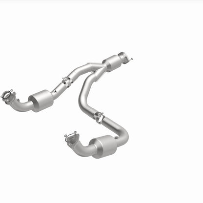 Magnaflow 12-20 Chevrolet Express 4500 Underbody 6.0L Direct Fit Catalytic Converter 280505 280505 360 Degree Image Set