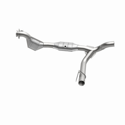 MagnaFlow Ford OEM Grade Federal / EPA Compliant Direct-Fit Catalytic Converter 51839 360 Degree Image Set