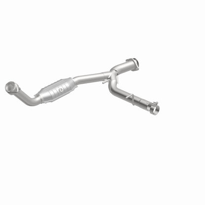 MagnaFlow Ford Expedition OEM Grade Federal / EPA Compliant Direct-Fit Catalytic Converter 49411 360 Degree Image Set