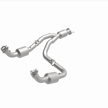 Magnaflow 12-20 Chevrolet Express 4500 Underbody 6.0L Direct Fit Catalytic Converter 280505 280505 360 Degree Image Set