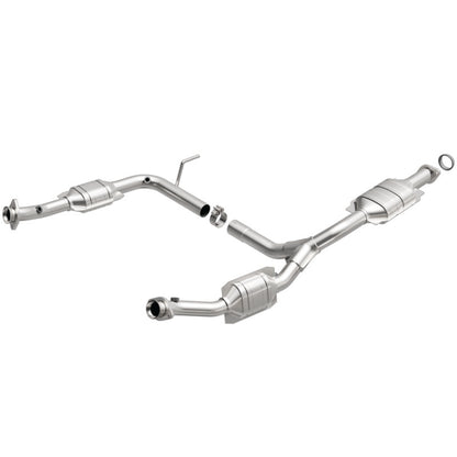 MagnaFlow OEM Grade Federal / EPA Compliant Direct-Fit Catalytic Converter 49575 Photo - Primary