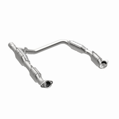 MagnaFlow Ford HM Grade Federal / EPA Compliant Direct-Fit Catalytic Converter 93167 360 Degree Image Set