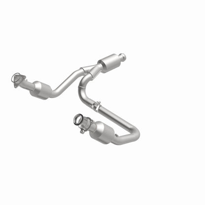 Magnaflow 14-15 Chevrolet Silverado 1500 Underbody 4.3L / 5.3L Direct-Fit Catalytic Converter 280424 280424 360 Degree Image Set