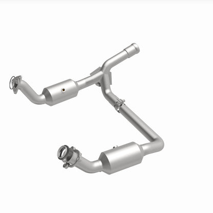 Magnaflow 19-20 GMC Sierra 1500 Single Underbody 4.3L/5.3L Direct Fit Catalytic Converter 280656 280656 360 Degree Image Set