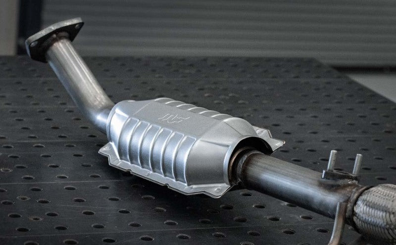 MagnaFlow Standard Grade Federal / EPA Compliant Direct-Fit Catalytic Converter 93360 Photo - Unmounted