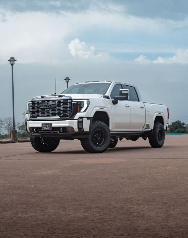 Cognito 20-24 Chevy/GMC Silverado/Sierra 2500/3500 HD 2WD/4WD 3in Standard Leveling Kit 110-P1236 110-P1236 Photo - lifestyle view