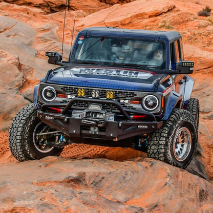 Superwinch 12000 LBS 12 VDC 3/8in x 80ft Synthetic Rope SX 12000SR Winch - Graphite 1712201 1712201 Photo - lifestyle view