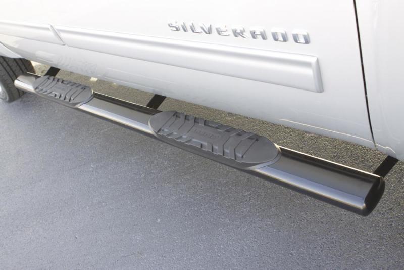 LUND 07-17 Chevy Silverado 1500 Crew Cab 5in. Oval Straight SS Nerf Bars - Polished 23910561 23910561 Photo - Mounted