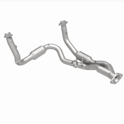 Magnaflow 05-06 Jeep Grand Cherokee 4.7L Direct Fit Catalytic Converter 4651686 4651686 360 Degree Image Set