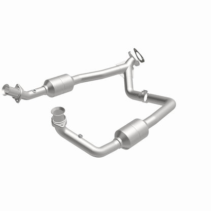 Magnaflow 2003 Ford E-350 Super Duty 5.4L Direct Fit Converter 4583378 4583378 360 Degree Image Set
