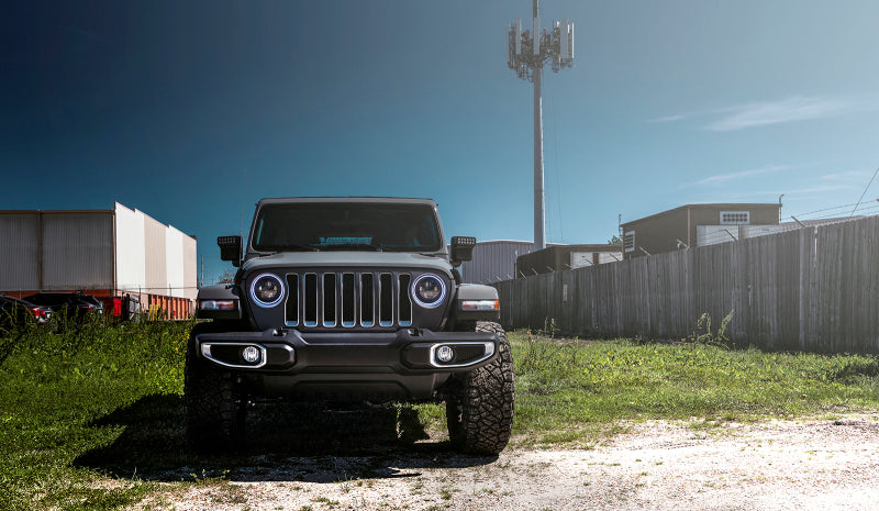 ORACLE Lighting Oracle Jeep Wrangler JL/Gladiator JT 7in. High Powered LED Headlights (Pair) - White 5769J-001 5769J-001 Photo - lifestyle view