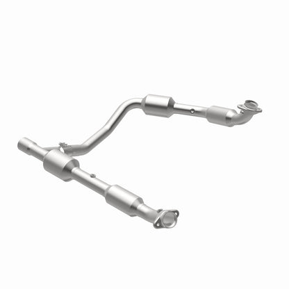 MagnaFlow Ford California Grade CARB Compliant Direct-Fit Catalytic Converter 5582439 360 Degree Image Set