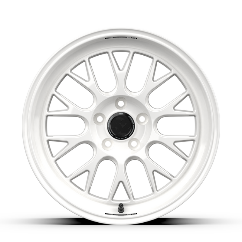 fifteen52 Holeshot RSR 18x9.5 5x114.3 38mm ET 73.1mm Center Bore Rally White RSHRW-89554+38 RSHRW-89554+38 User 1
