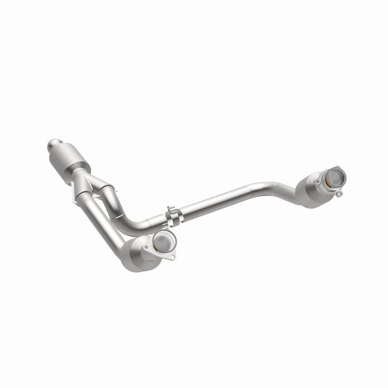 MagnaFlow California Grade CARB Compliant Direct-Fit Catalytic Converter 5582642 360 Degree Image Set