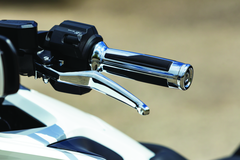 Kuryakyn Omni Grips Chrome 6764 6764 User 1