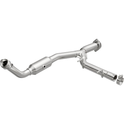 Magnaflow 05-06 Ford Expedition 5.4L Direct Fit Converter 4651411 4651411 Photo - Primary